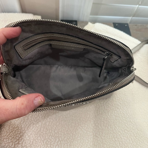 Michale Kors crossbody - Picture 5 of 9